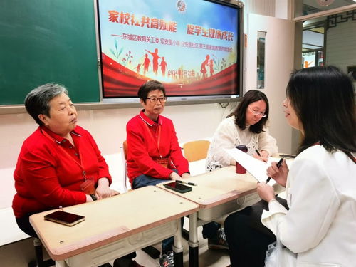 教育专家“摆摊”答疑，11个咨询组点亮家校共育之路